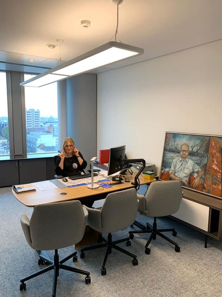 Magdalena Adamowicz w biurze
