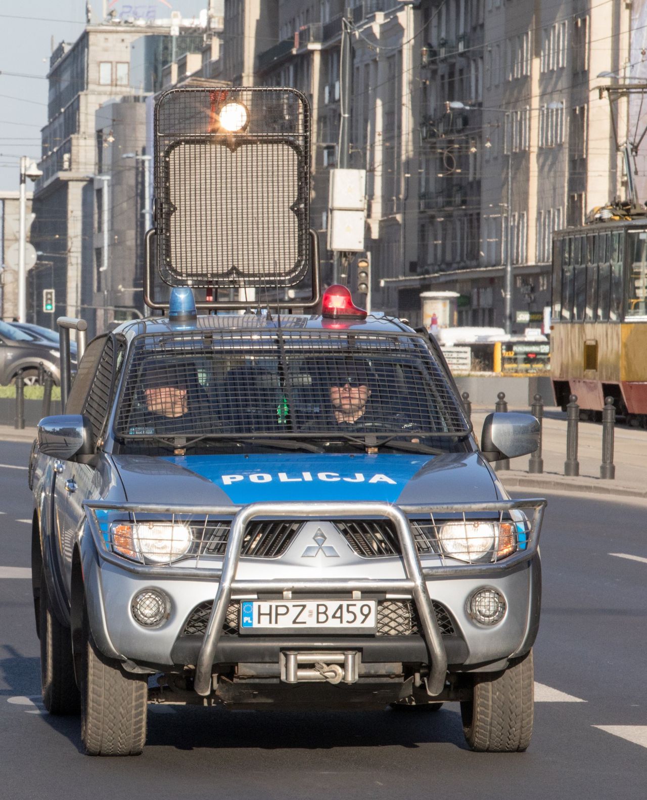 Koronawirus w Polsce. W Warszawie słychać apel z policyjnych głośników