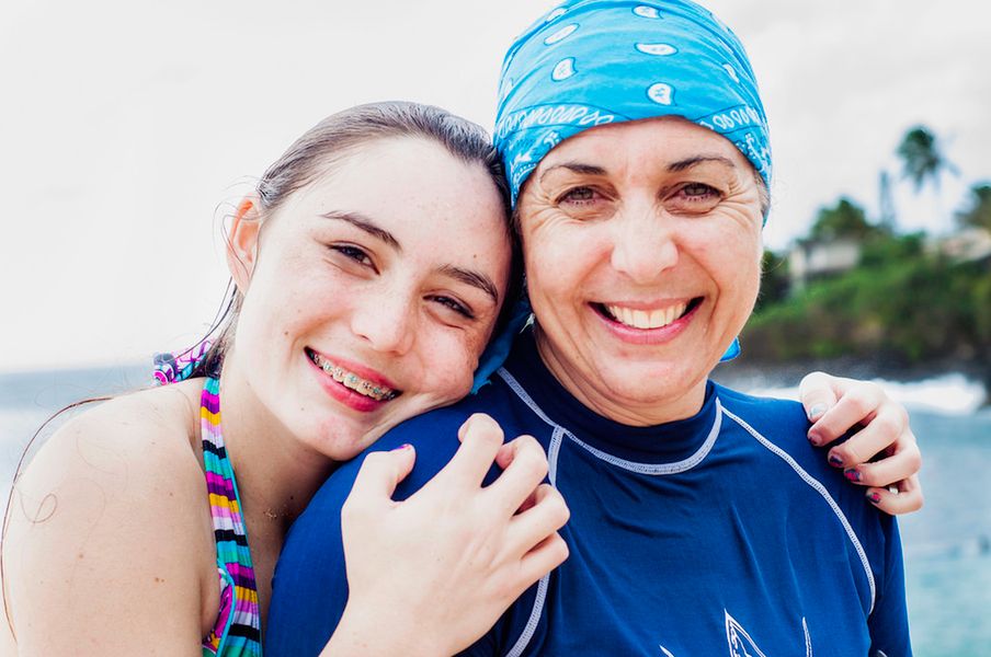 Kobiety powinny przeprowadzić wywiad rodzinny, by dowiedzieć się czy w rodzinie występowały nowotwory piersi.