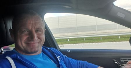 Czepiali się Pudzianowskiego w aucie. Strongman ośmieszył zarzuty