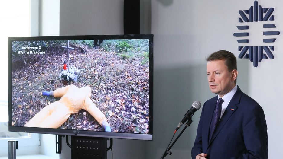 Mariusz Błaszczak na konferencji, podczas której przedstawione zostały najnowsze informacje w sprawie Iwony Cygan