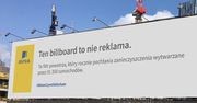 "To nie jest zwykła reklama". W Warszawie stanął billboard, który czyści powietrze