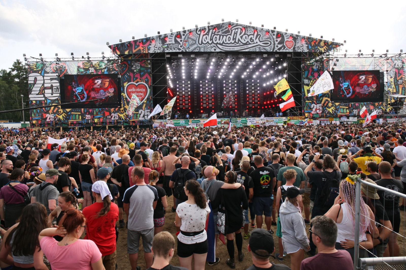 Pol'and'Rock Festival 2019. Wydarzenie w Kostrzynie nad Odrą oficjalnie rozpoczęto w czwartek