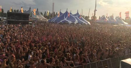 Dwie osoby zmarły w niewyjaśnionych okolicznościach. Przerwano Mutiny Festival