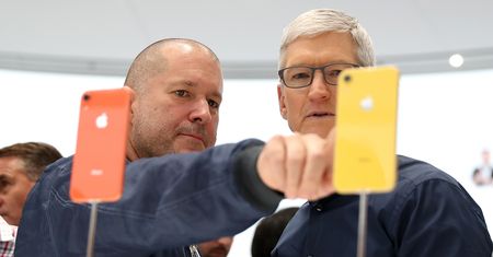 Jony Ive. To on odpowiada za dzisiejsze smartfony i laptopy