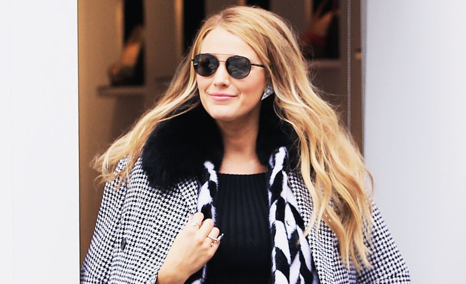 LOOK OF THE DAY: Blake Lively w zestawie Michaela Korsa