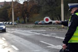 Uciekają przed biedą w policji