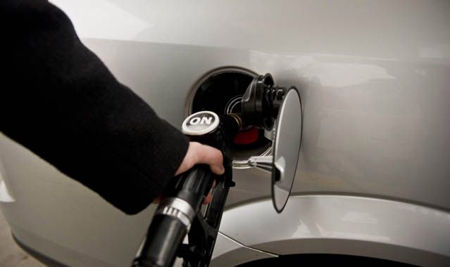 Jakie ceny paliw przed długim weekendem?
