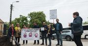Gdańsk. Protest przeciwko ukrywaniu pedofilii przed katedrą w Gdańsku-Oliwie. Ksiądz wyrwał transparent