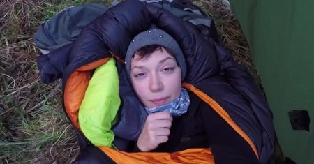 "Odkryłam właśnie, co jest najtrudniejsze". Karolina Wierzbińska o nocy pod gołym niebem