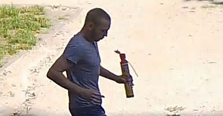 Zniszczył lexusa pianką montażową. Apel policji z Wrocławia