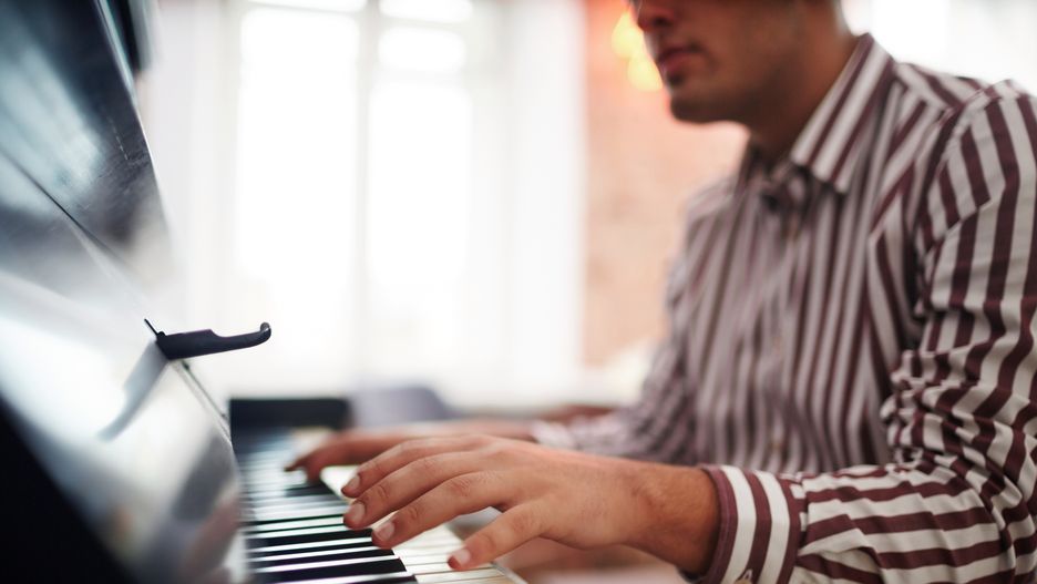 Grał na fortepianie w mieszkaniu. Pianista skazany za zakłócanie wypoczynku.