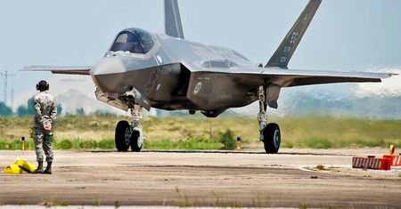 F-35 w Polsce. Myśliwce wylądowały w bazie w Powidzu
