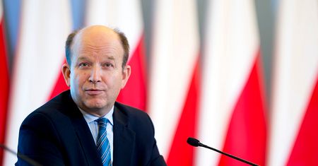 Ten minister podłożył dwie bomby z opóźnionym zapłonem pod rząd Beaty Szydło