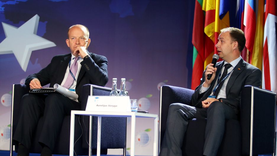 Minister zdrowia Litwy Aurelius Veryga (P) i Konstanty Radziwiłł w Krynicy