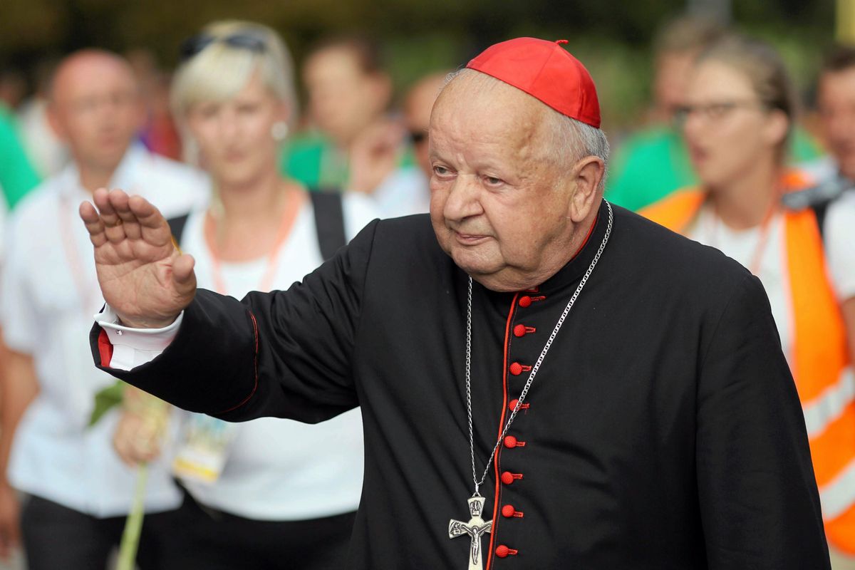 Kardynał Dziwisz stracił prawo głosu przy wyborze papieża