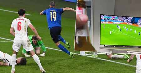 Zagraniczna gwiazda popija polskie piwko na finale Euro 2020. Kto by się spodziewał, że butelka zawędrowała aż tak daleko