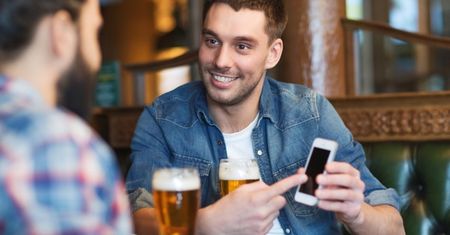 Nowa aplikacja ostrzega przed nadmiernym spożyciem alkoholu