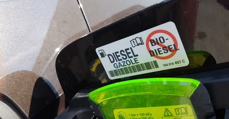 Nowe oznaczenia na dystrybutorach. Większa liczba nie oznacza lepszego paliwa - wręcz przeciwnie