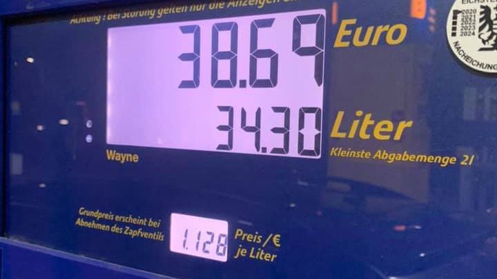 Pan Sebastian był zaskoczony cenami paliwa w Austrii.