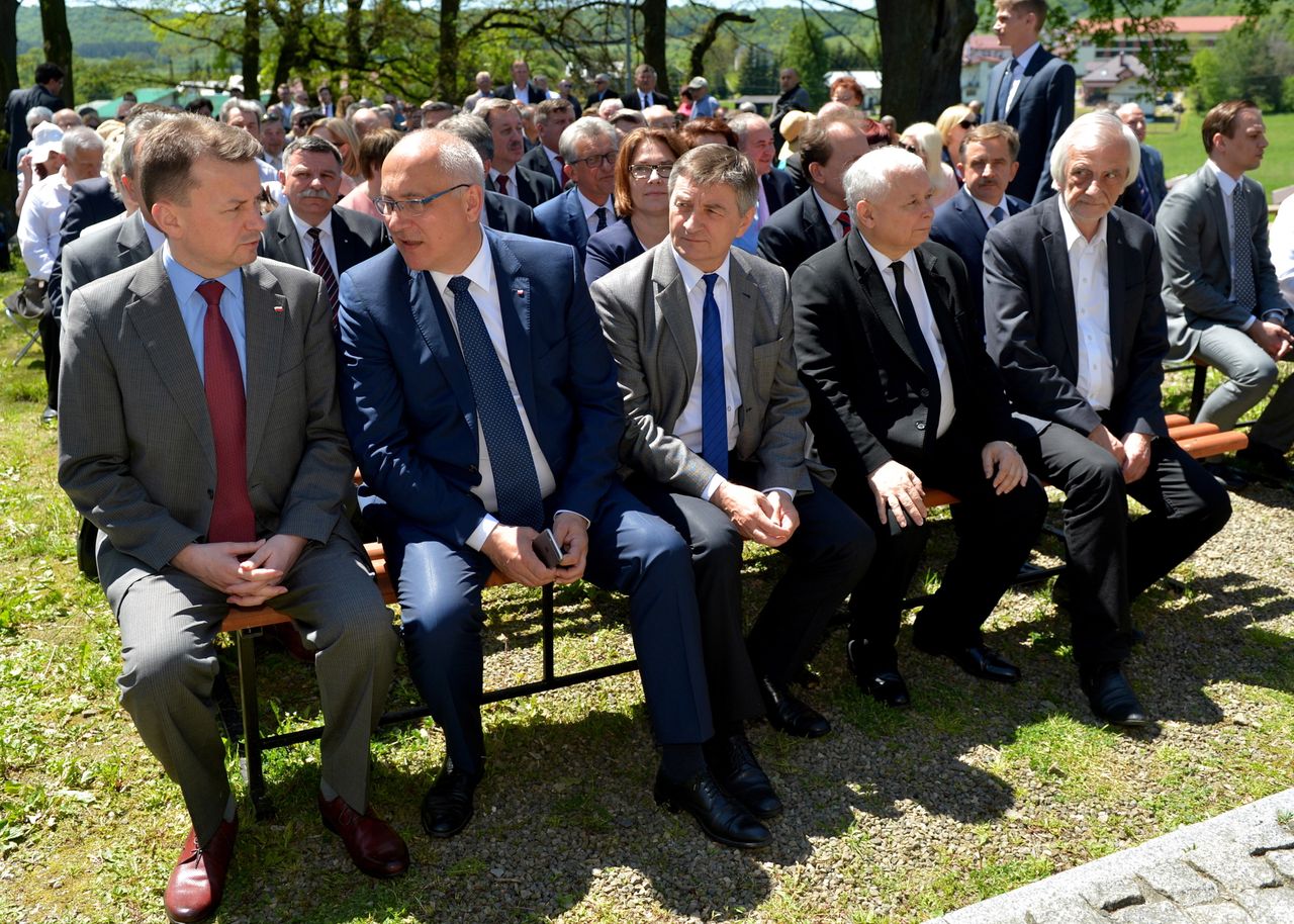 PiS nieustannie rośnie w siłę. Opozycja go nie dogania