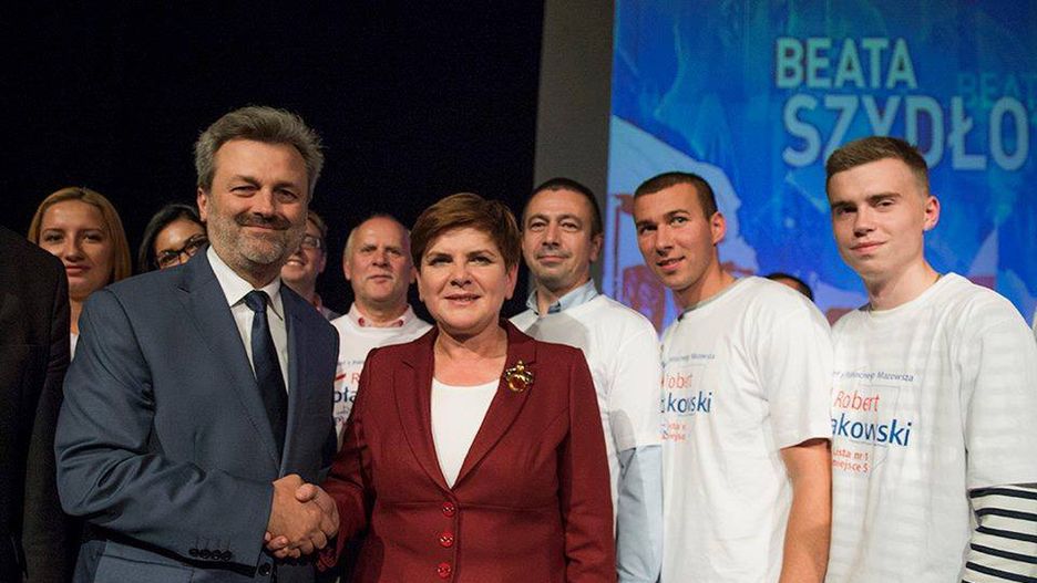 Poseł Robert Kołakowski z byłą premier Beatą Szydło   