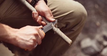 Nóż dla trapera. Doskonały do obozowych prac