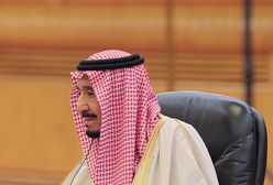 Pisał pochlebnie o królu, stracił przez to pracę