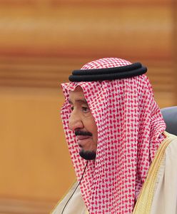 Pisał pochlebnie o królu, stracił przez to pracę