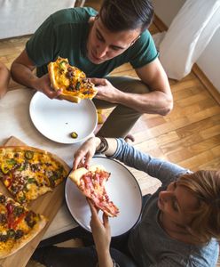 Nareszcie! Badania potwierdzają: w pracy będziemy bardziej produktywni dzięki… pizzy