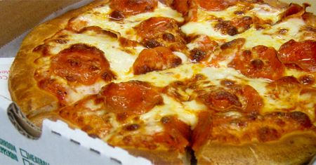Ile zarabia dostawca pizzy?