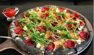 Czarna pizza – nowy hit Instagrama