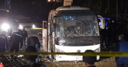 Trzy osoby nie żyją po zamachu w Gizie. Wysadzono autobus turystyczny