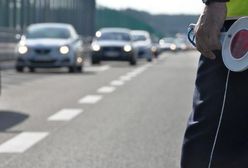 Nieoznakowany radiowóz złapał nieoznakowany radiowóz. Policjant stracił prawo jazdy