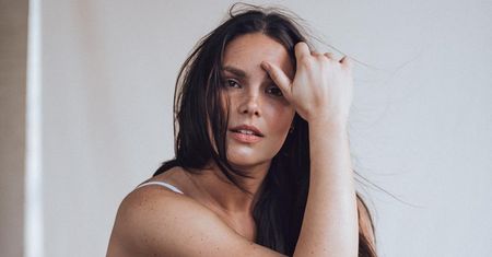 Candice Huffine znów pozuje w bieliźnie. I daje ważną lekcję