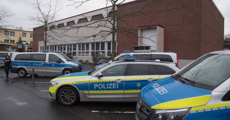 Niemcy. Wypadek podczas parkowania. Kobieta przejechała własną córkę