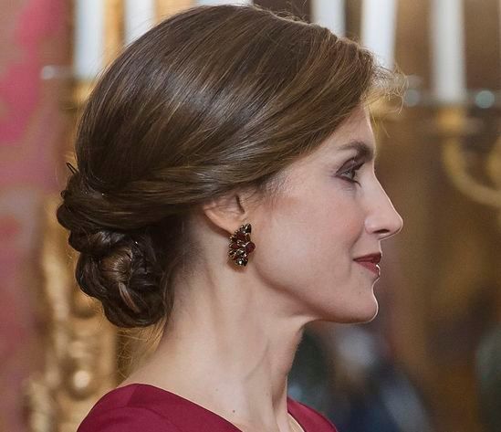 Królowa Letizia w kolczykach za 19,90 zł