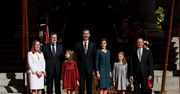 Król Filip i królowa Letizia z córkami w Hiszpańskim Parlamencie
