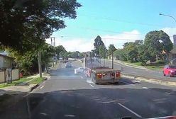 #dziejesiewmoto: kierowca ciężarówki taranuje auto osobowe