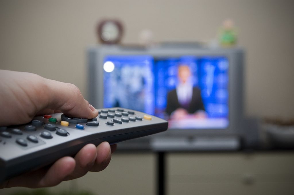 Sprawdzamy, jak telewizja znosi konkurencję Internetu. Polacy ciągle ją kochają