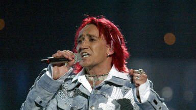 Michał Wiśniewski na scenie w Rydze