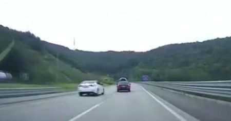 #dziejesiewmoto: kolizja na autostradzie - poślizg czy awaria?