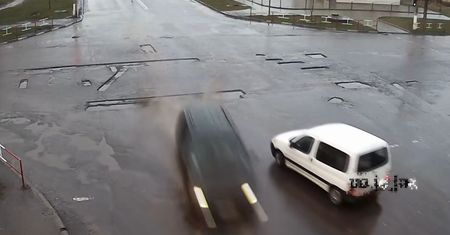 #dziejesiewmoto: sprawca wypadku wychodzi bez szwanku