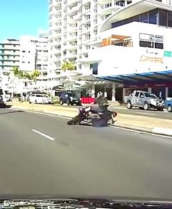 #dziejesiewmoto: upadek rozpędzonego motocyklisty