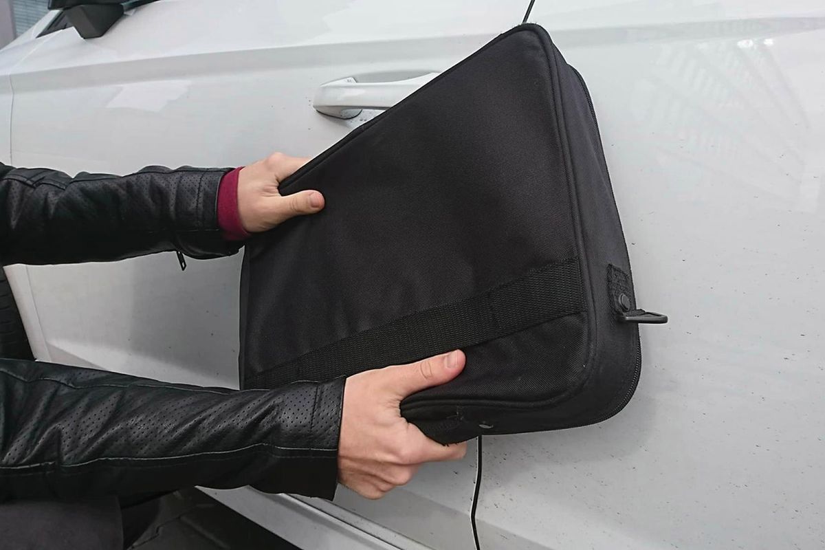 Polscy złodzieje kradną samochody metodą "na walizkę". Czy da się przed nią ochronić?