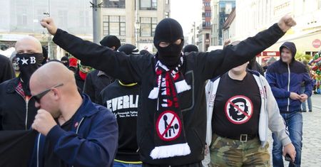 Problemy Niemców z neonazistami, setki powinny odsiadywać wyroki w więzieniach