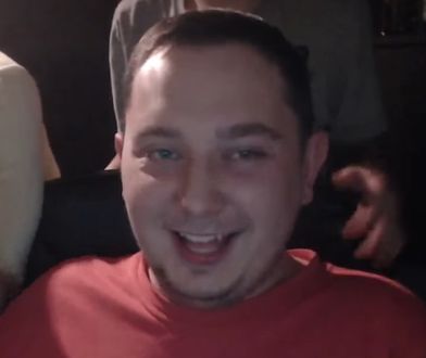 Matka alkoholiczka pije, żeby zdobyć pieniądze od widzów. Tak popularny youtuber zbierał na remont mieszkania