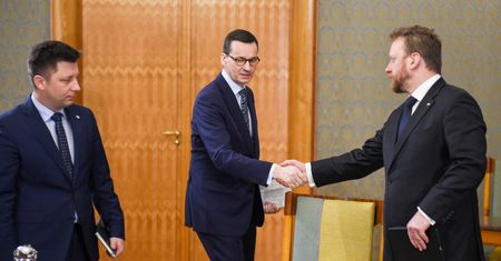 Mateusz Morawiecki chce polskich leków. Skarb Państwa wyciąga miliony na firmę farmaceutyczną