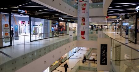 Koronawirus w Polsce zamyka kolejne firmy. Ikea nie otworzy sklepów, bukmacher punktów dla graczy