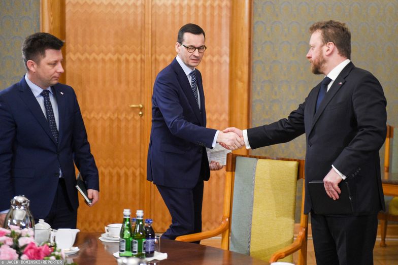 Michał Dworczyk, Mateusz Morawiecki i minister zdrowia Łukasz Szumowski. 